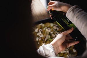 pouring-olive-oil